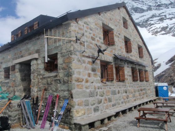 Chanrion Hut