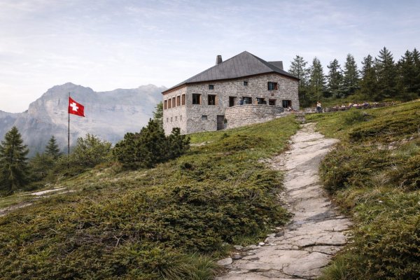 Doldenhornhütte