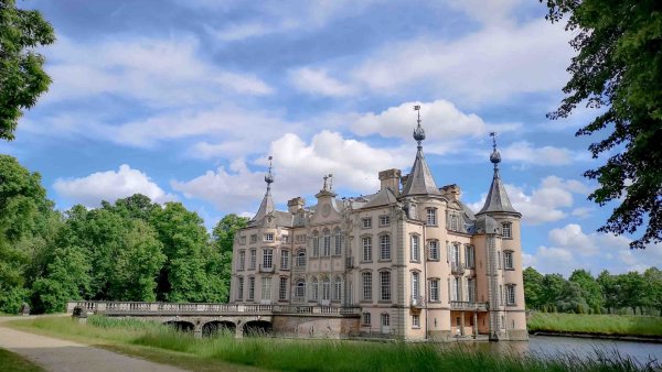 Poeke Castle