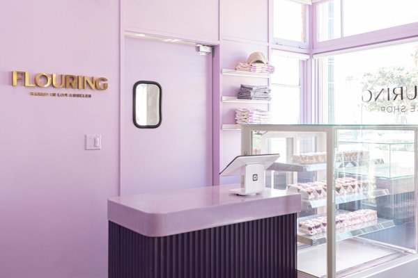 Flouring Cake Shop