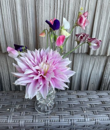 Cathy’s Flowers N Treasures