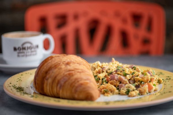 Bonjour French Bakery & Cafe - Pembroke Pines